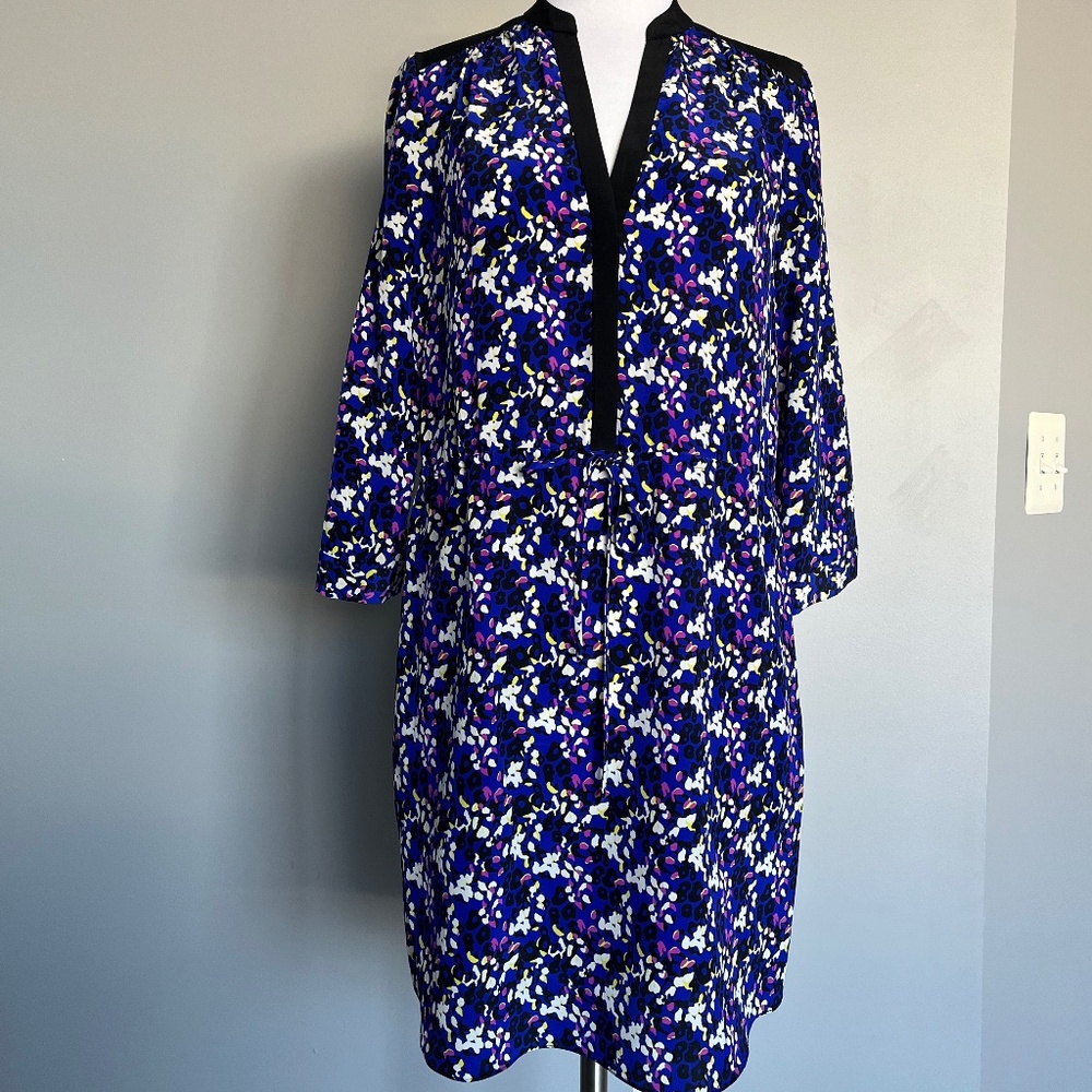 Diane von Furstenberg Shift V-neck Blue Cheetah Floral 100% Silk Cocktail Dress